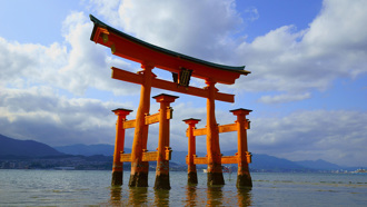 日本嚴島神社大鳥居修繕完工 湧新年參拜民眾