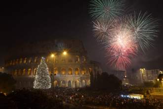羅馬遠離疫情陰霾  跨年夜音樂會湧入4萬人潮