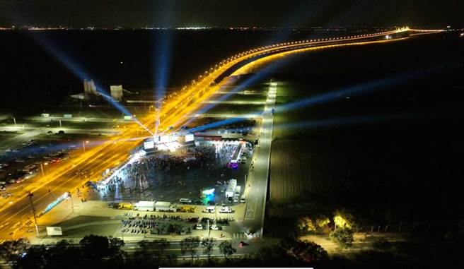 随着金门大桥通车之便，金门跨年晚会也首度移师烈屿举行。(图／主办单位提供)