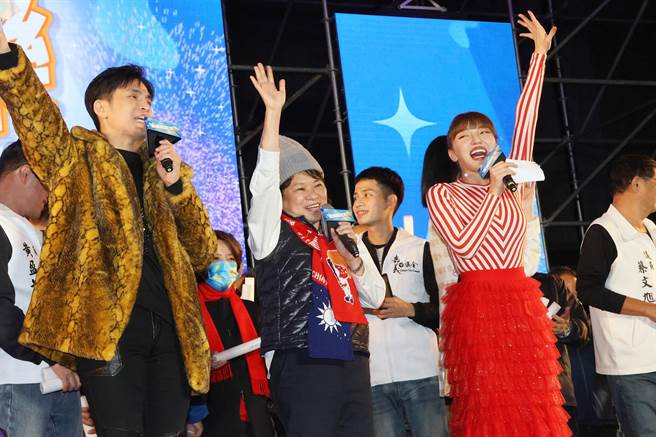 嘉義市「迎接2023全嘉藝起來跨年晚會」長達9.5小時，現場上萬觀眾與嘉義市長黃敏惠等人一同開心倒數。（嘉義市政府提供∕ 呂妍庭嘉義傳真）