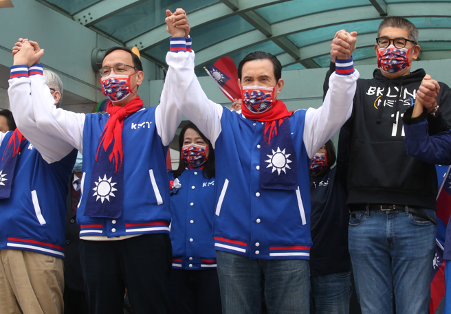 對於副總統賴清德提出的「和平保台」，國民黨主席朱立倫（左）表示，民進黨終於發現國民黨的路線是對的。（陳君瑋攝）