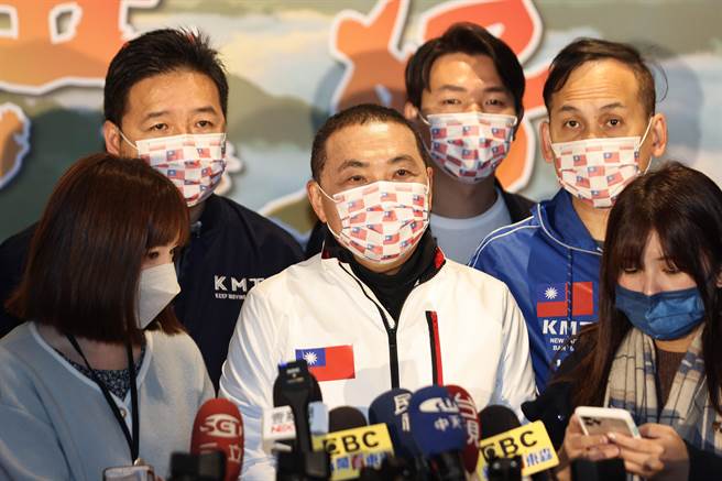 新北市长侯友宜表示，如何让庶民经济起飞，让这段时间受到衝击的人民以及业者能够受到更大的照顾，让人民有感才是最重要的。（陈慰慈摄）