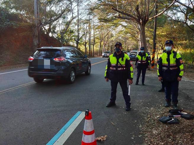 彰化警也投入大批警力，加強測速執法及違規攔查，縣道139線交通事故死亡數從2021年7件，至2022年銳減到1件，死亡人數減少6人，成效明顯可見。（彰化縣警局提供／吳建輝彰化傳真）