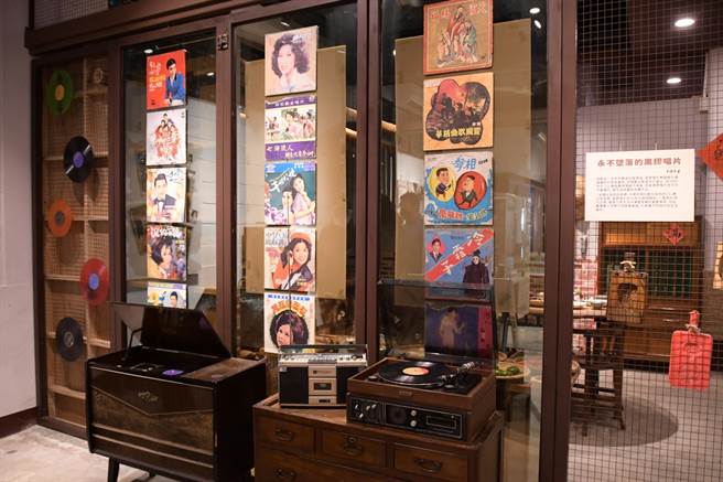 花蓮縣吉安鄉公所重現戰後生活的庶民文化，即起至10月在好客藝術村Hakka生活館舉辦「穿梭時空一甲子-常民生活考工記特展」，展出60幾年前的生活工具文物，呈現早期人們的生活樣貌。（吉安鄉公所提供／羅亦晽花蓮傳真）