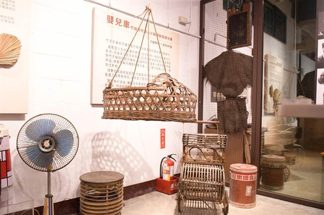 花蓮縣吉安鄉公所重現戰後生活的庶民文化，即起至10月在好客藝術村Hakka生活館舉辦「穿梭時空一甲子-常民生活考工記特展」，展出60幾年前的生活工具文物，呈現早期人們的生活樣貌。（吉安鄉公所提供／羅亦晽花蓮傳真）