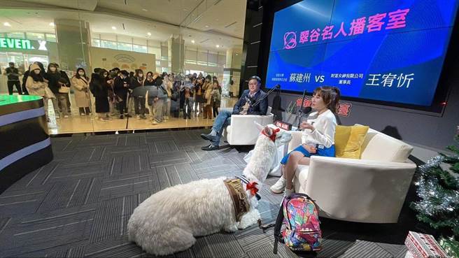 王宥忻日前回母校世新大学分享成功经验。（固力狗娱乐提供）