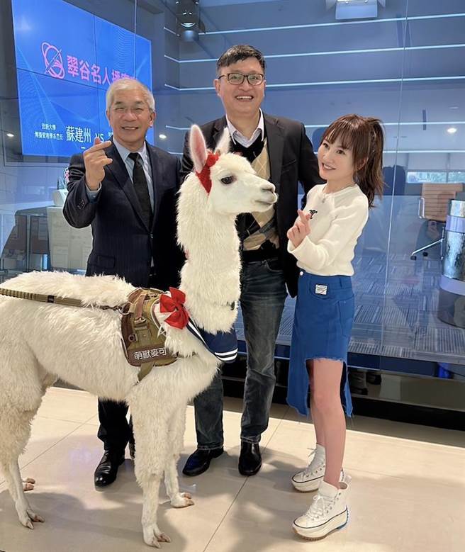 王宥忻日前回母校世新大学分享成功经验。（固力狗娱乐提供）