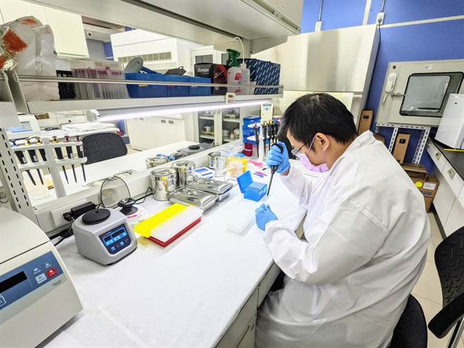 桃園市去年10月剛成立「DNA暨化學鑑識實驗室」。（蘆竹警分局提供／陳夢茹桃園傳真）