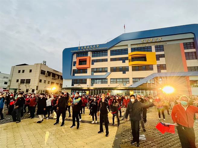 后龙镇公所今天举办元旦升旗典礼。（后龙镇公所提供／李京升苗栗传真）