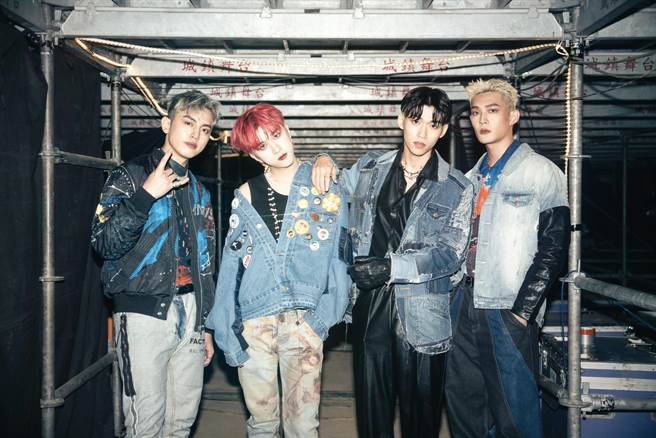 高有翔（左起）、吴昱廷、蔡承佑、高胥崴以新团名「U：NUS」正式出道。（滚石唱片提供）