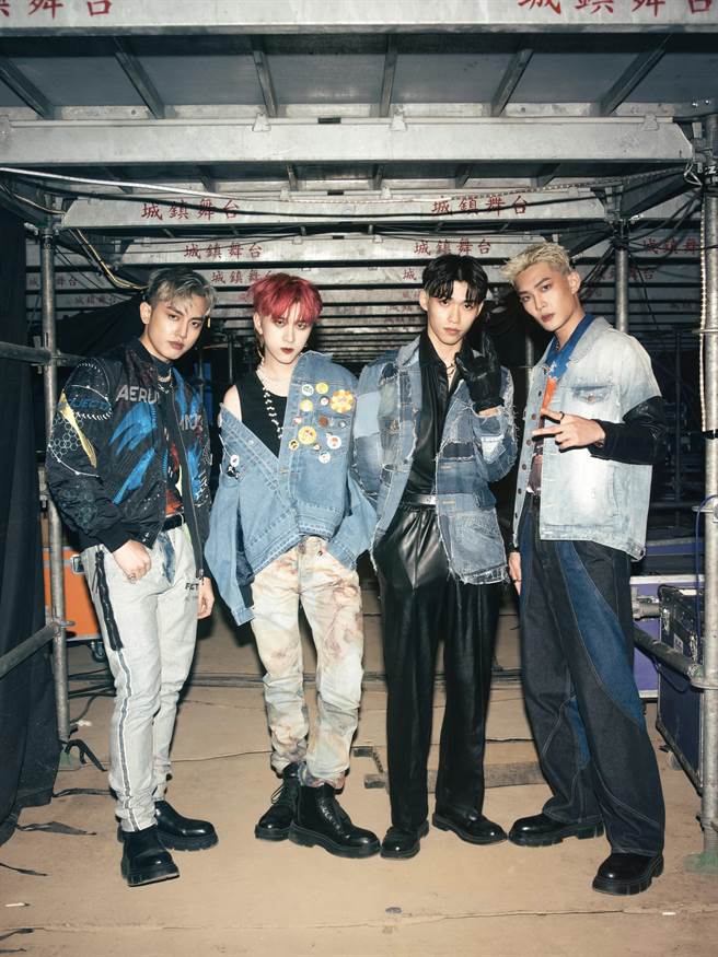 高有翔（左起）、吴昱廷、蔡承佑、高胥崴以新团名「U：NUS」正式出道。（滚石唱片提供）