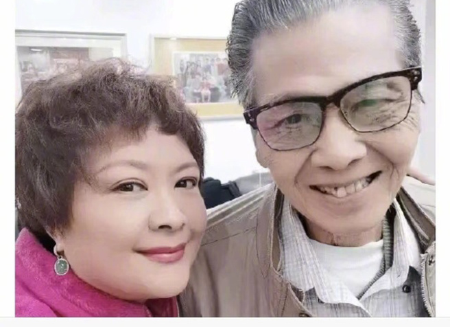 虎艷芬(左)哀悼「國民老爸」，龔錦堂享壽84歲。（圖/虎艷芬）