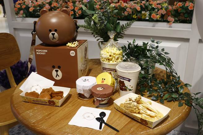 超Q熊大、兔兔鸡蛋糕，疗癒外观、香喷喷的气味让人一口接一口。（丽宝乐园度假区提供）