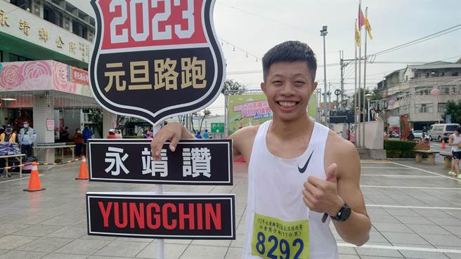 今年拿下社男组冠军的23岁张富祝，以38分27秒先驰得点，不但赢得社男组冠军，其成绩综观所有组别都是第一名。（吴建辉摄）