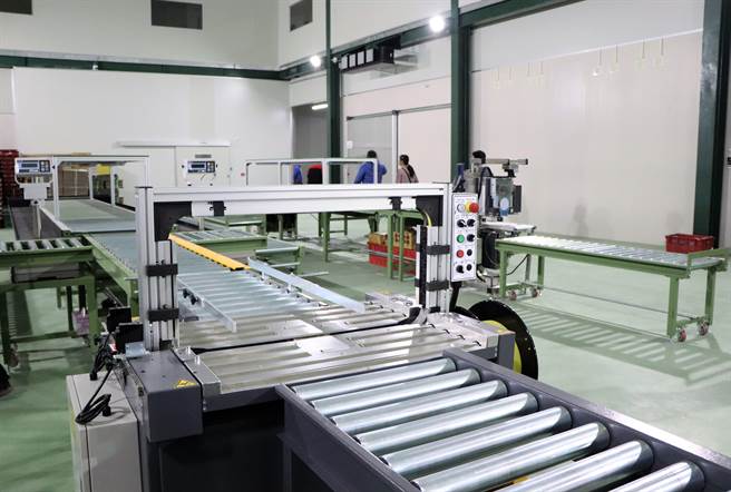 屏東寶島南方蔬果生產合作社理事主席潘志民除種出頂級蜜棗外，還斥資打造冷鏈集貨包裝場，將儲運保鮮期增加7至10天，確保到貨良率、有效擴展海外市場。（謝佳潾攝）