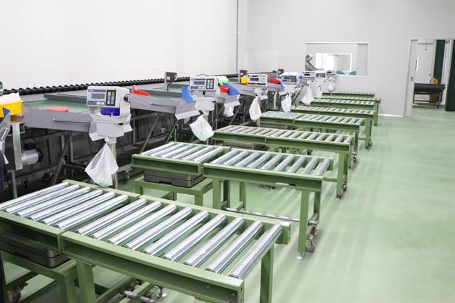 屏東寶島南方蔬果生產合作社理事主席潘志民除種出頂級蜜棗外，還斥資打造冷鏈集貨包裝場，將儲運保鮮期增加7至10天，確保到貨良率、有效擴展海外市場。（謝佳潾攝）