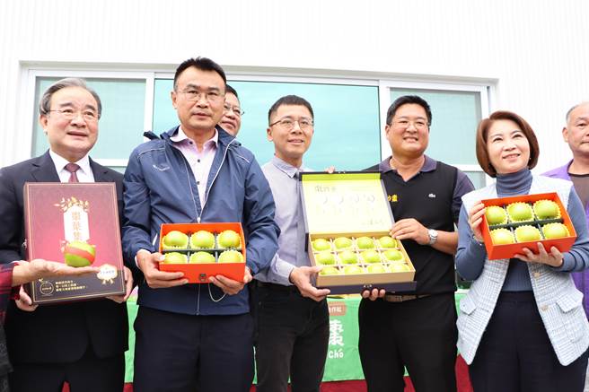 屏東寶島南方蔬果生產合作社理事主席潘志民除種出頂級蜜棗外，還斥資打造冷鏈集貨包裝場，將儲運保鮮期增加7至10天，確保到貨良率、有效擴展海外市場。（謝佳潾攝）