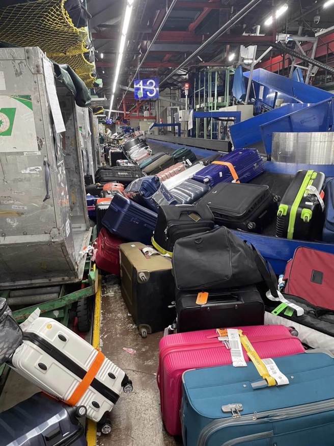 20230101长荣航空航勤人员集体请假，导致今日多起航班延误（空服员工会提供）