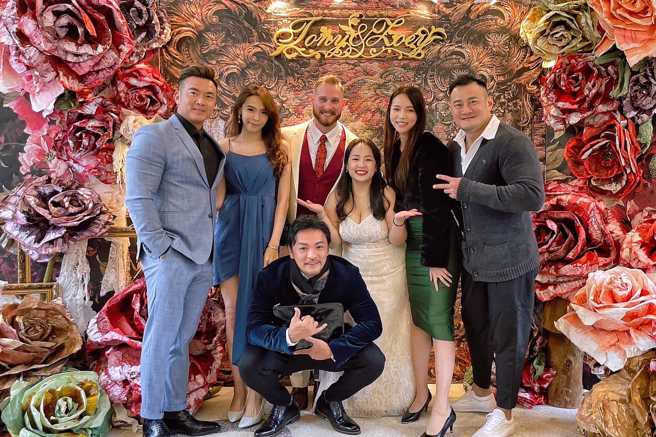 李沛旭的太太（左二）外型出眾。（圖／fb@李沛旭）