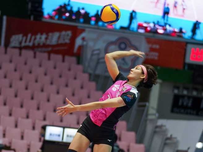 台电黄芯瑜准备跳发。(中华排协提供)