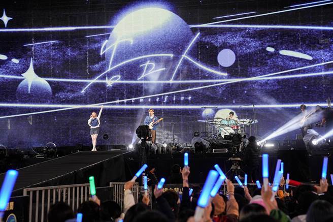 告五人今为五月天表演嘉宾。（相信音乐提供）