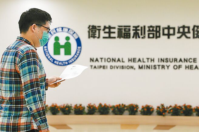 政府拟用超徵的4500亿补贴劳健保缺口、电价及全民共享等用途，财税学者呼吁钱要花在刀口上。（本报资料照片）