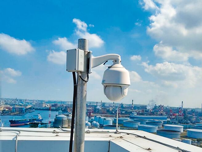 高雄市环保局建置智慧影像监控网，当辨识到异常事件时，可立即警示通知稽查人员。（高市环保局提供／柯宗纬高雄传真）