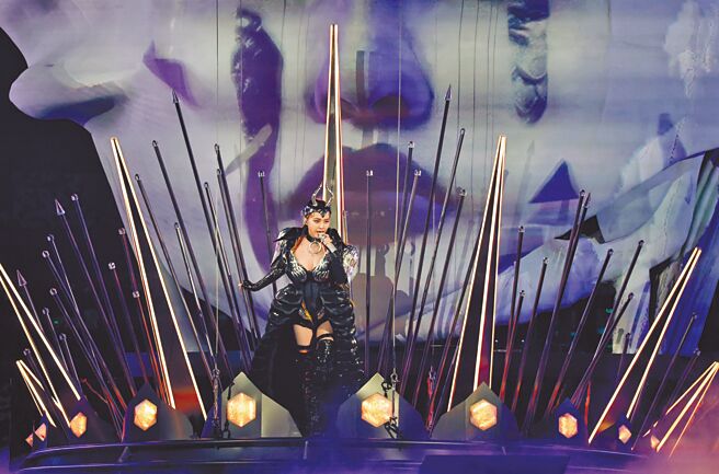 蔡依林昨晚8度攻蛋，好身材尽现。（罗永铭摄）