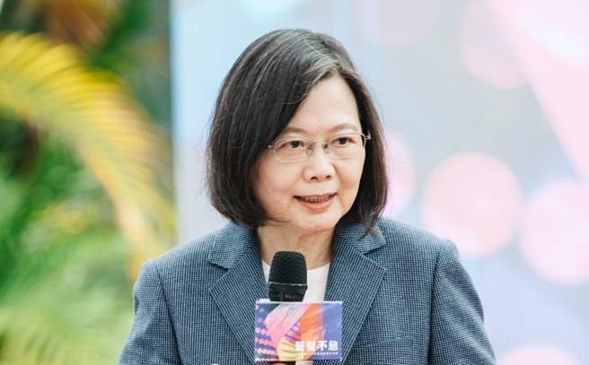 新竹市长高虹安5日开记者会揭露新竹棒球场多项缺失，同时台南市议会正副议长涉嫌贿选案也持续发展。对此，前立委郭正亮6日就表示，「这两件事情都是蔡英文政府搞的，就是上梁不正下梁歪」。图为总统蔡英文。（资料照片）