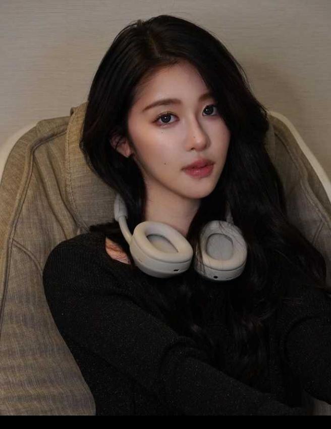 YouTuber「美麗妄娜」身材火辣臉蛋姣好，擁有不少粉絲追蹤。（圖／本刊攝影組）