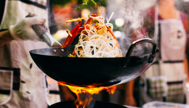 一间热炒吃到饱餐厅，元旦起调涨价格，涨幅高达52%。（示意图／Shutterstock）