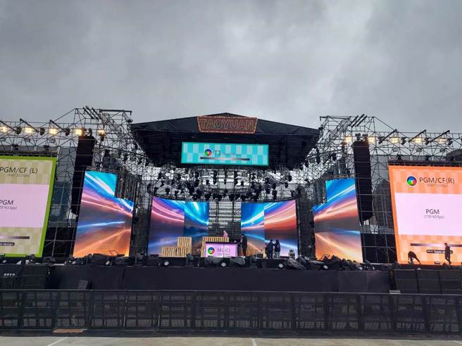 女网友在桃园演唱会跨年时，被后方2名陌生女子借行动电源，她好心借出后，殊不知一转头对方2人就不见了，她后来在服务台等到1点仍不见对方人影。（资料照）