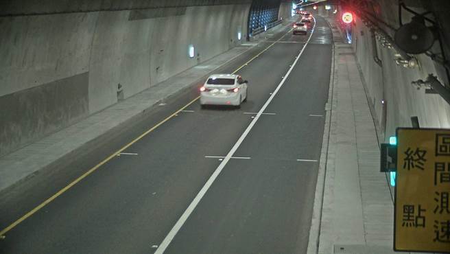 截至上午10时，苏花路廊宜兰往花莲南向车流量为1072辆、花莲往宜兰北向为1883辆，北上每小时交通量维持约400至600辆，上午苏花路廊全线整体车流顺畅。（公路总局提供／吴佩蓉宜兰传真）