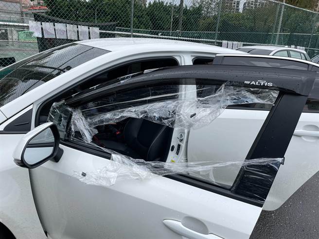 郑男从车窗朝外开枪，打伤齐姓男子。（王扬杰摄）