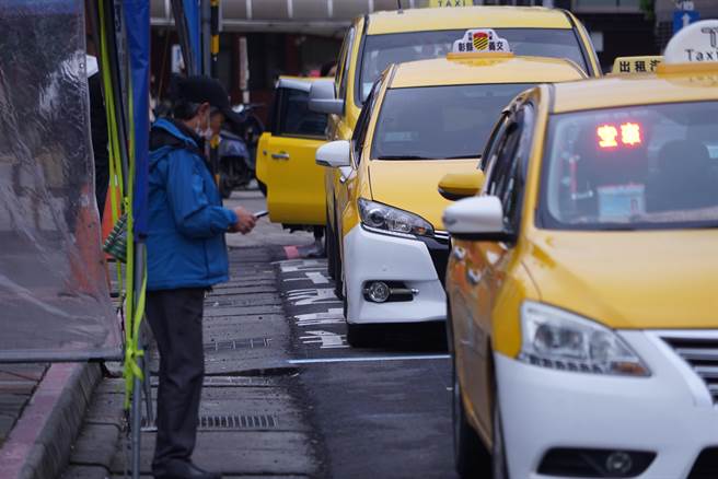 彰化计程车不像北部，乡下有许多计程车司机都会以喊价的方式计费。（吴建辉摄）