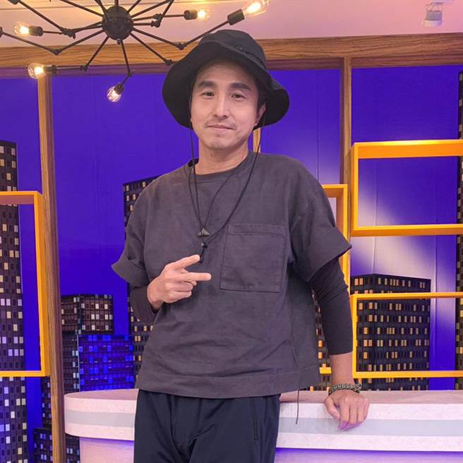 王少伟分享国三的初恋故事。（卫视中文台提供）