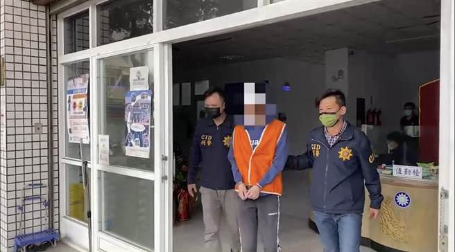 去年底大寮枪击案唯一在逃共犯20岁冯男昨日下午投案，今日进行第二次侦讯，警方将比对供词厘清详细案发原因。（翻摄照片／崔正纲高雄传真）