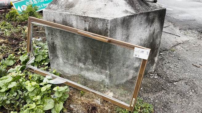 台东市中兴路1日发生车辆撞上民宅意外。（读者提供／蔡旻妤台东传真）