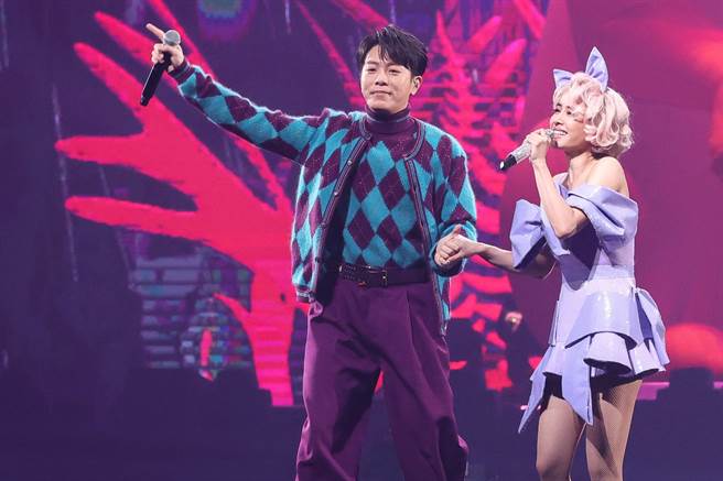Jolin（右）今邀韦礼安同台合作。（陈俊吉摄）