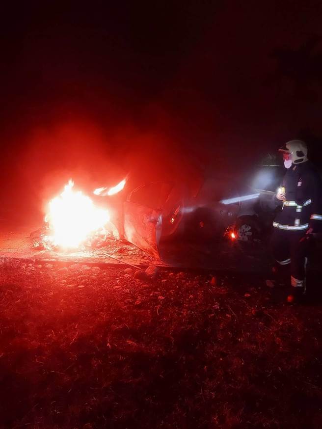 作案车辆在新北市树林区疑遭焚烧灭证。（民眾提供）