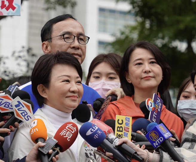 北市立委补选台中市长卢秀燕北上力挺王鸿薇。图/王鸿薇竞选办公室提供