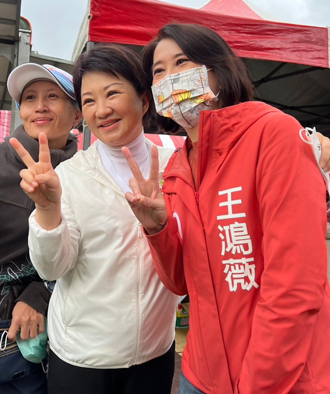 北市立委补选台中市长卢秀燕北上力挺王鸿薇。图/王鸿薇竞选办公室提供