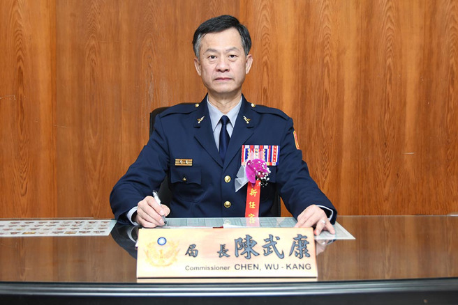 領航員：陳武康（苗栗縣警局局長）
「經文緯武，物阜民康」是我從事警察工作一貫保持的態度，警察工作既辛勞且危險，管轄的工作業務事項包羅萬象，若能秉持「經文緯武，物阜民康」的精神，將能有效率並專業化的保障社會大眾的生命及財產安全。秉持「人權、效率、風紀、形象」之警政策略，致力提升為民服務效能，提供縣民安全、安心的生活環境，必然會得到社會大眾對我們警察團體的支持與認同。
圖／苗栗縣警察局
