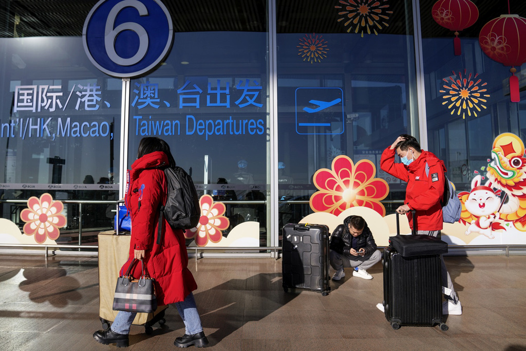 英国政府原订自8日起，针对部分来自中国大陆的旅客进行落地採检，不过英媒报导，大陆旅客可自行拒绝採检要求。图为北京首都机场。（图／美联社）(photo:ChinaTimes)