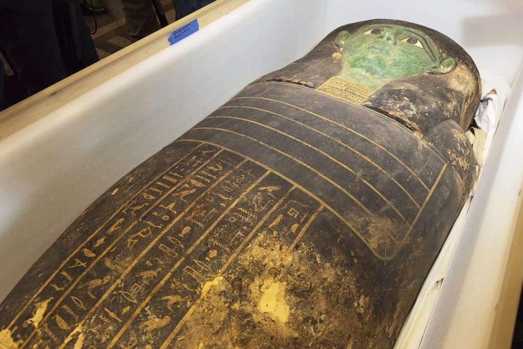 埃及今天宣布追回一个可追溯至近2700年前的石棺盖。（图／美联社）(photo:ChinaTimes)