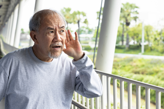 老了重聽難溝通 中醫曝按6穴位 有助提高聲音判斷力