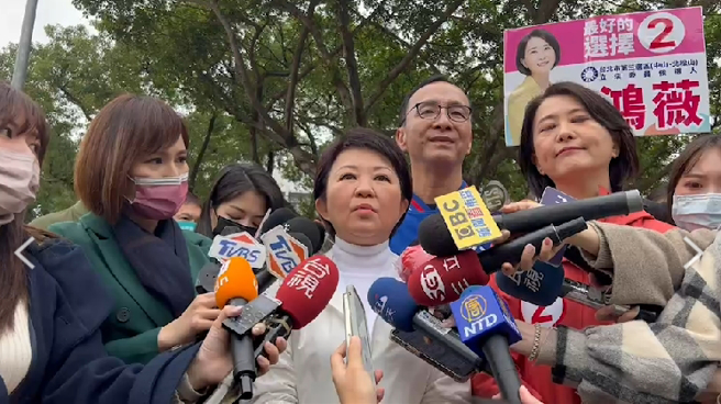 台中市市長盧秀燕表示「我跟王鴻薇非常不以為然」時，臉色瞬間大變。（圖／本報系影音截圖）