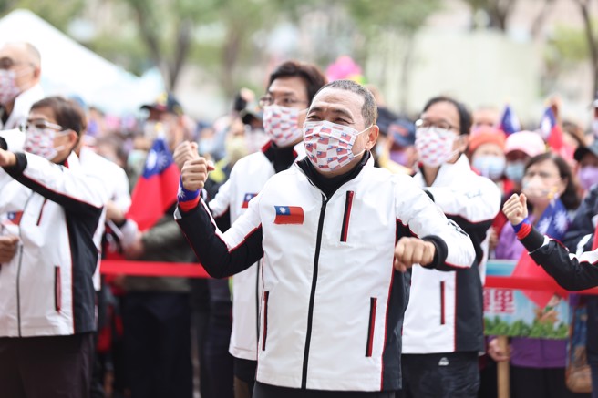 新北市长侯友宜元旦升旗致词提及俄乌战争、中美竞争、全球关税等国际议题，台湾不可能置身度外，但也「绝不是强国的棋子」。（资料照,陈慰慈摄）