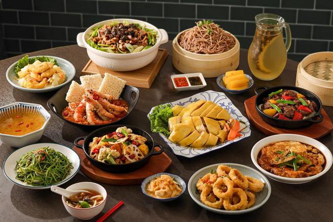 （王品台菜品牌「丰禾台式小馆」针对春假聚餐推出「六人大办桌」菜单，桌收录丰禾起家鸡、糖醋鲈鱼等多道精致台菜。图／王品集团提供）