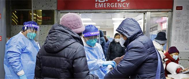 大陸官媒央視痛斥美國虛偽：既要中國放開防疫，現在卻限制起中國人。（觀察者網）